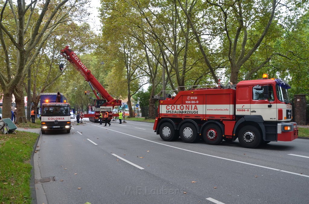 LKW verliert Auflieger Koeln Boltensternstr Pasteurstr P2012.JPG